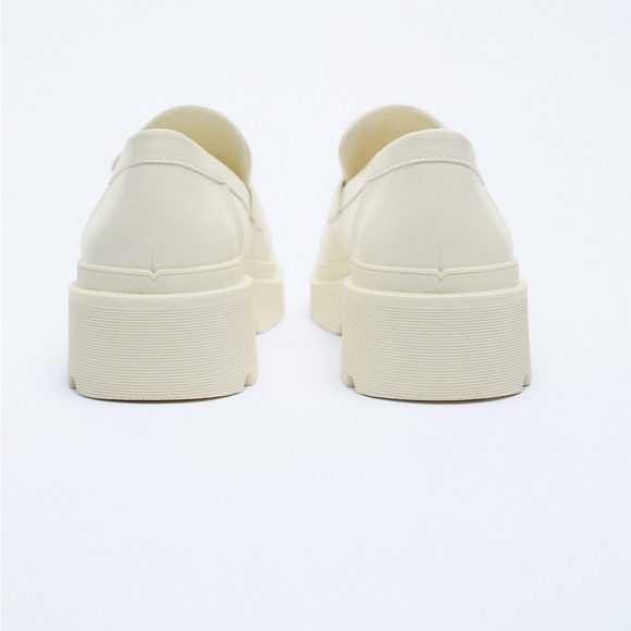 NWT. Zara Off White Faux Leather Low Heel Lug Sole Platform Loafers. Size 9. - Picture 2 of 6